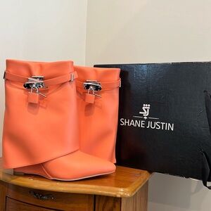 “Shane Justin” Peach lock Leather Boots (NEW!)
